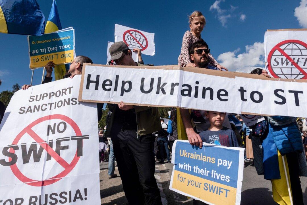 West Inches Closer to ‘Financial Nuclear Option’ of Ejecting Russia From SWIFT