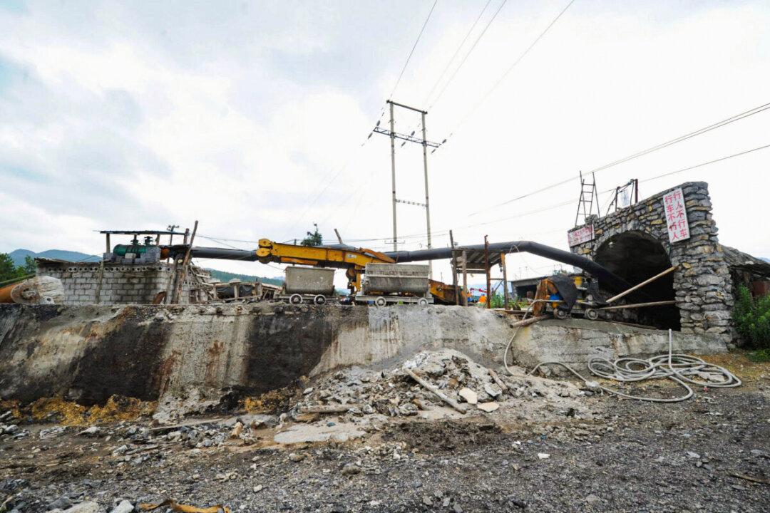 14 Trapped in Coal Mine Collapse in Southern China