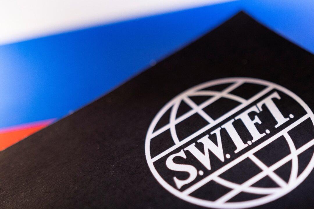 Central Banks Seen Enhancing Liquidity After SWIFT Ban: Credit Suisse Strategist