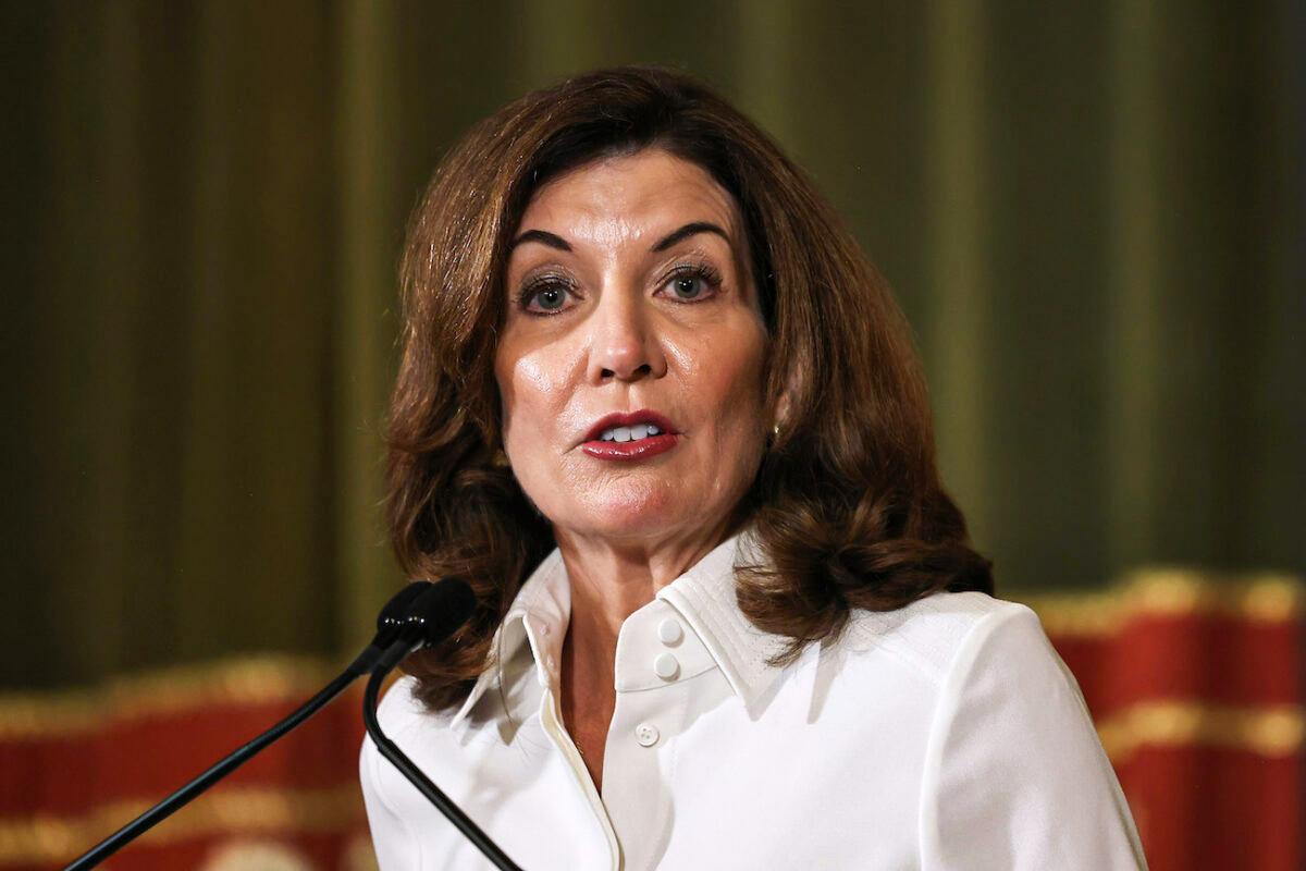 Gov. Hochul Cruising on Establishment Support Toward Primary Win, Despite Crime Crisis: Experts