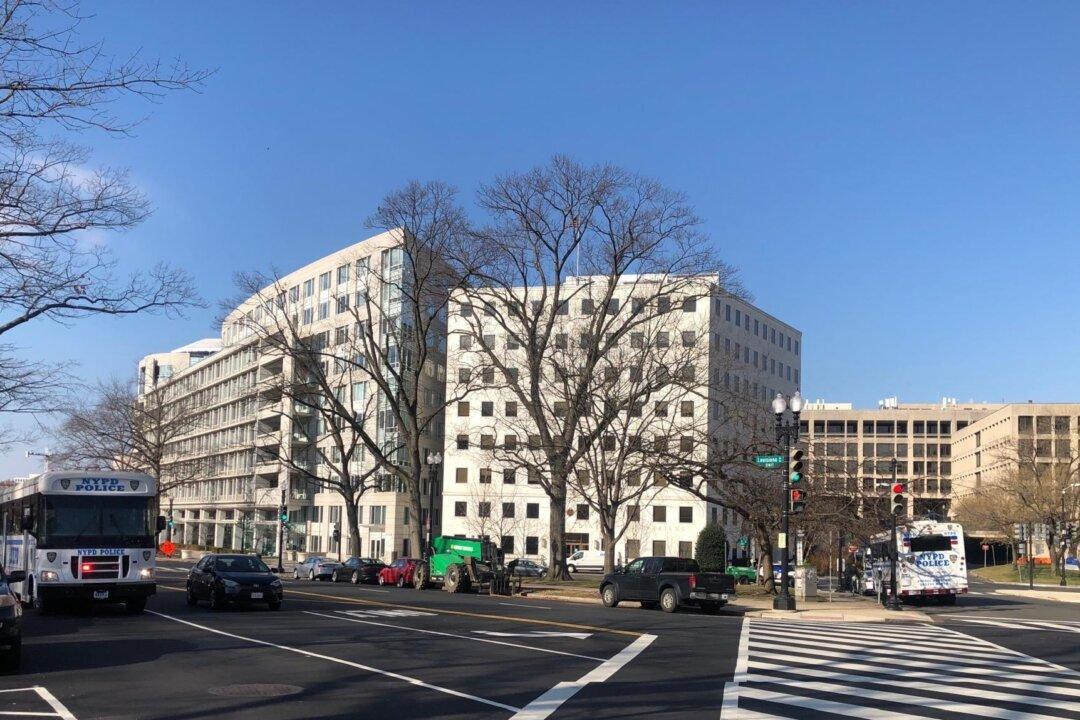 NYPD Sends 100 Officers to Washington to Help With State of the Union Security