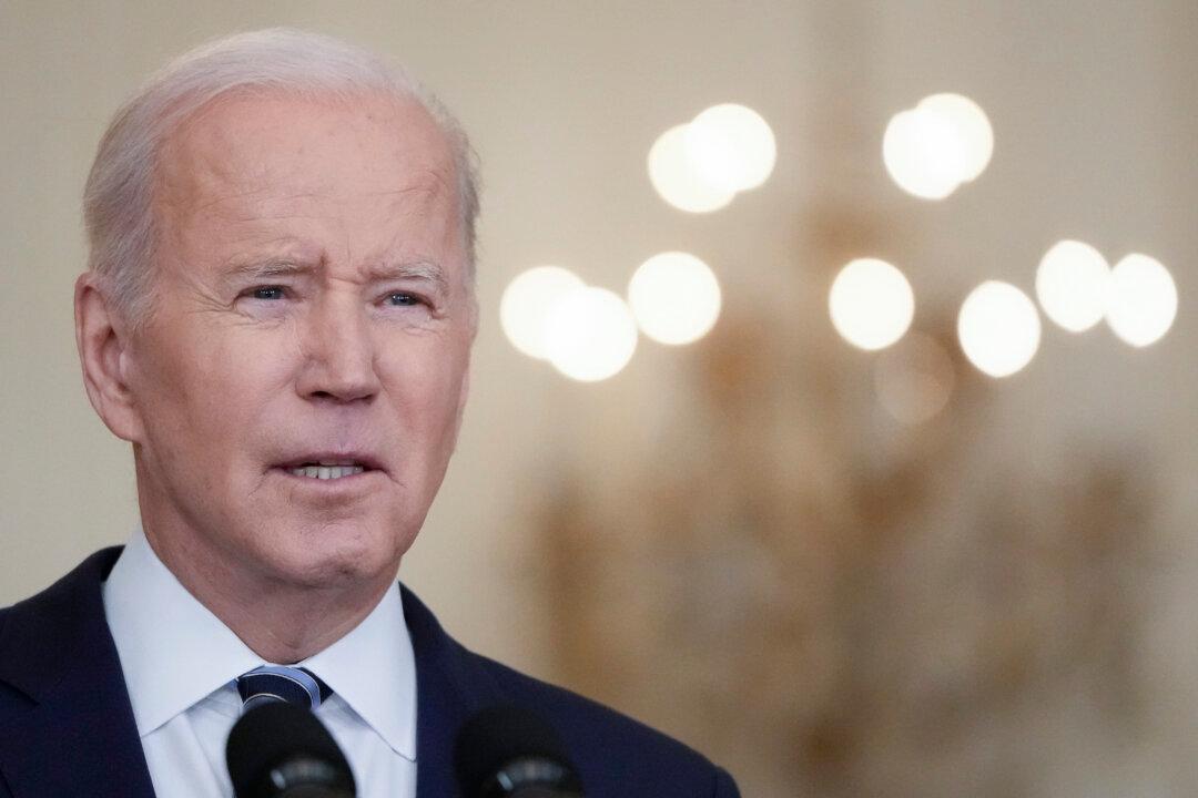 Biden Admin Freezes Russian Central Bank Assets Held by Americans