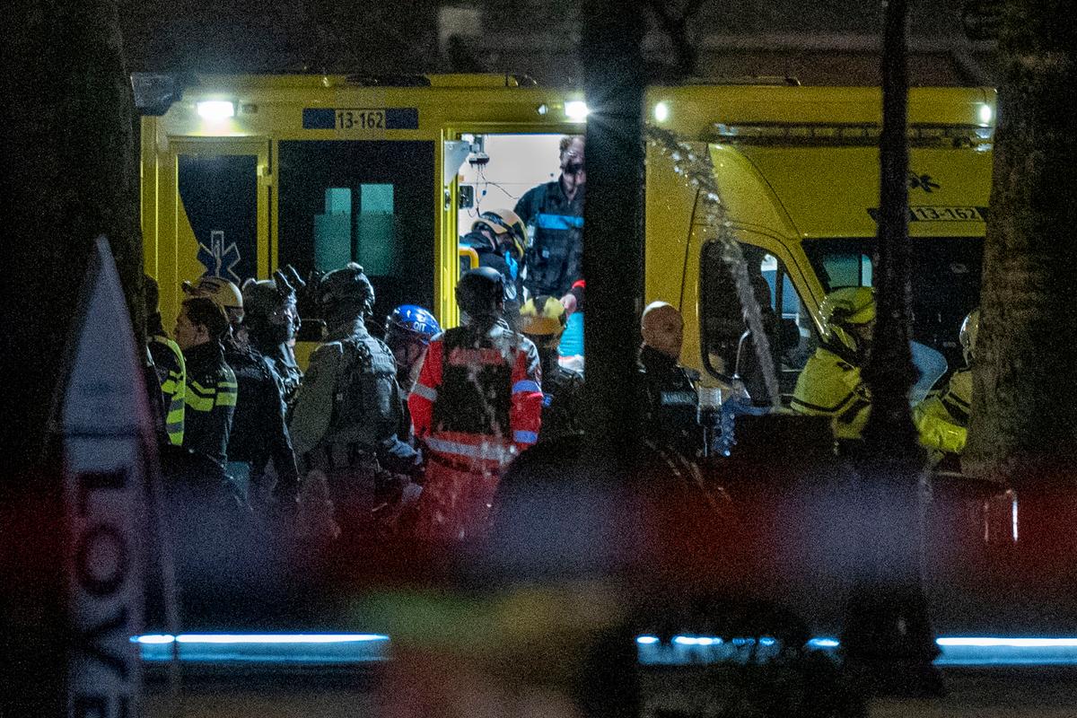 Amsterdam Apple Shop Hostage-Taker Sought 200M-Euro Ransom