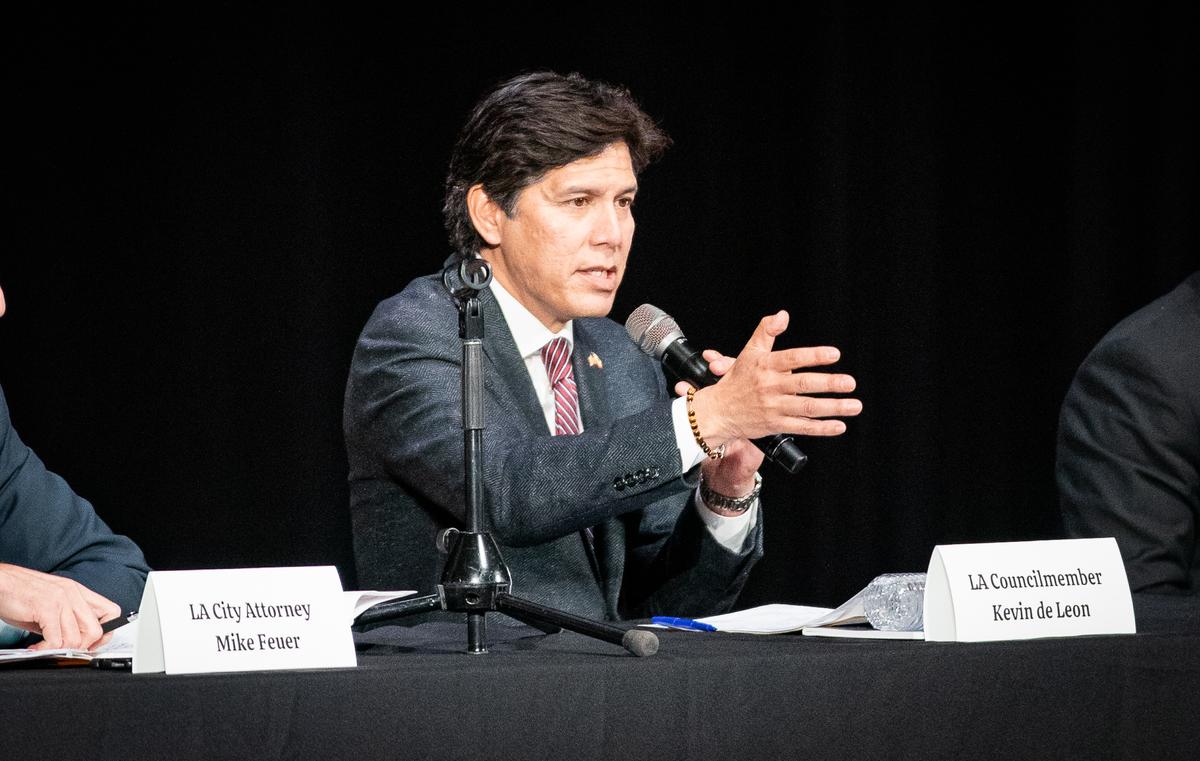 Organizers Refile Petition to Recall Kevin de León