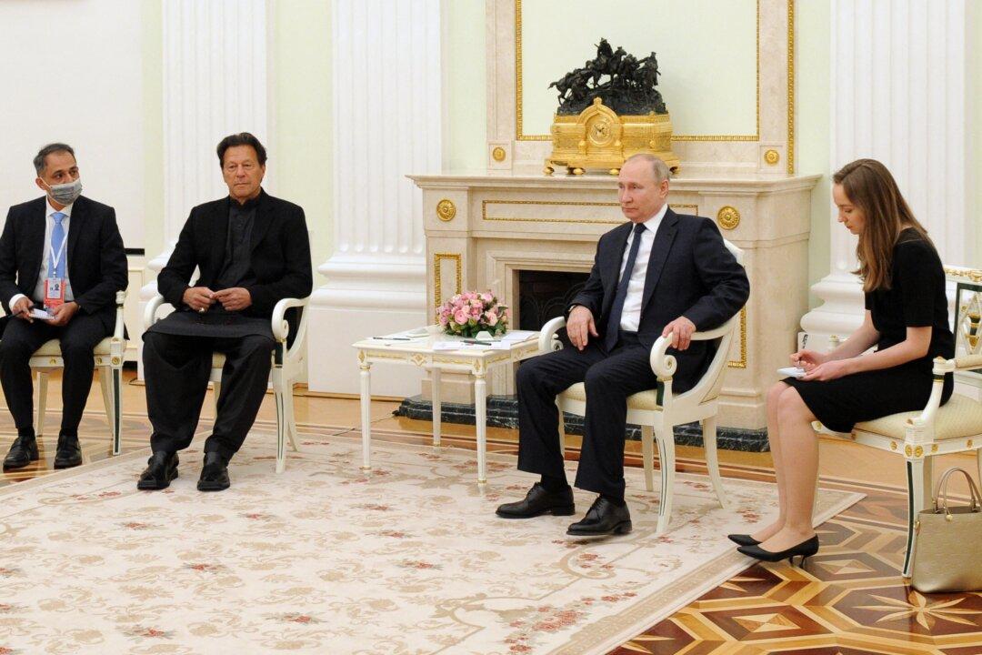 Khan After Putin Visit: Pakistan to Import Wheat, Gas From Russia