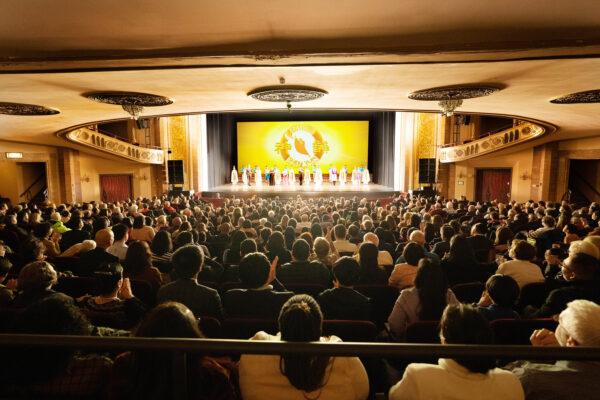 Shen Yun Performing Arts New Era Company's curtain call at The Palace Theatre, in Stamford, on March 31, 2022. (Larry Dye/The Epoch Times)