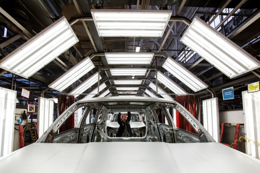 Volkswagen’s Skoda Limits Some Output Due to Ukraine, Production in Russia Still Running