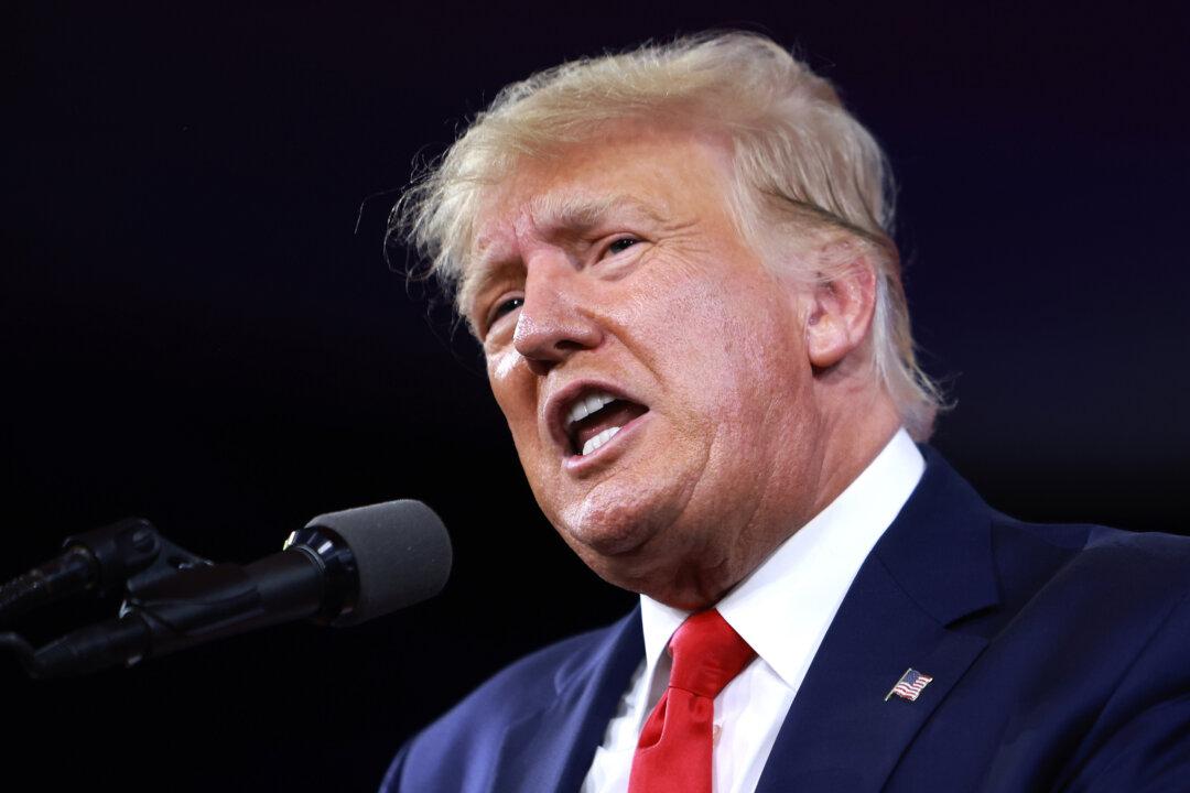 Trump Asks Appeals Court to Block Order to Testify in Probe