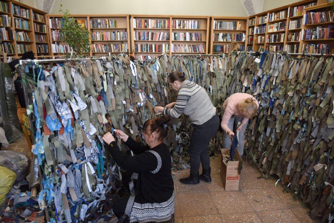 Video: Ukrainians Unite to Weave Camouflage Nets