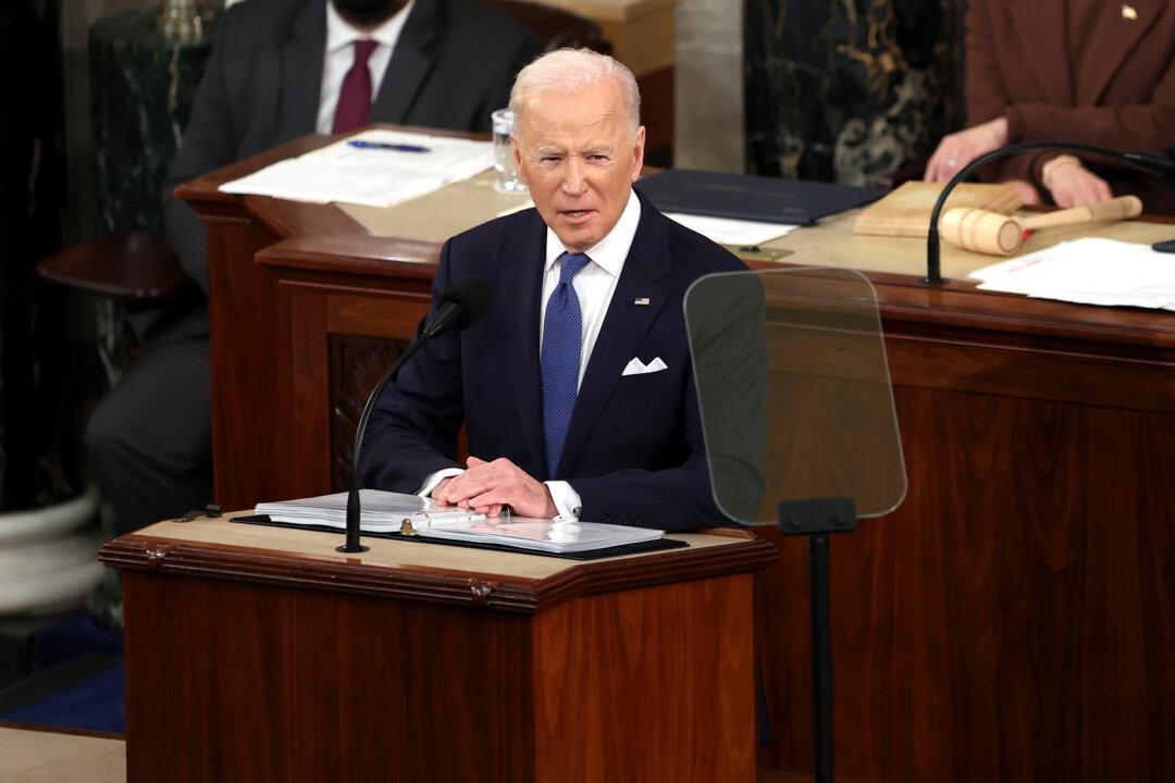 US Will Bar Russian Planes from American Airspace: Biden
