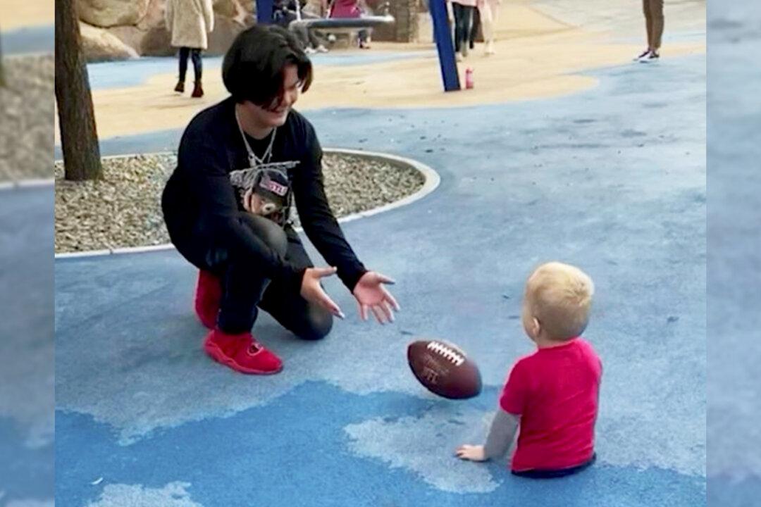 Adorable Moment Teen Invites Toddler With No Legs to Join in His Game of Catch