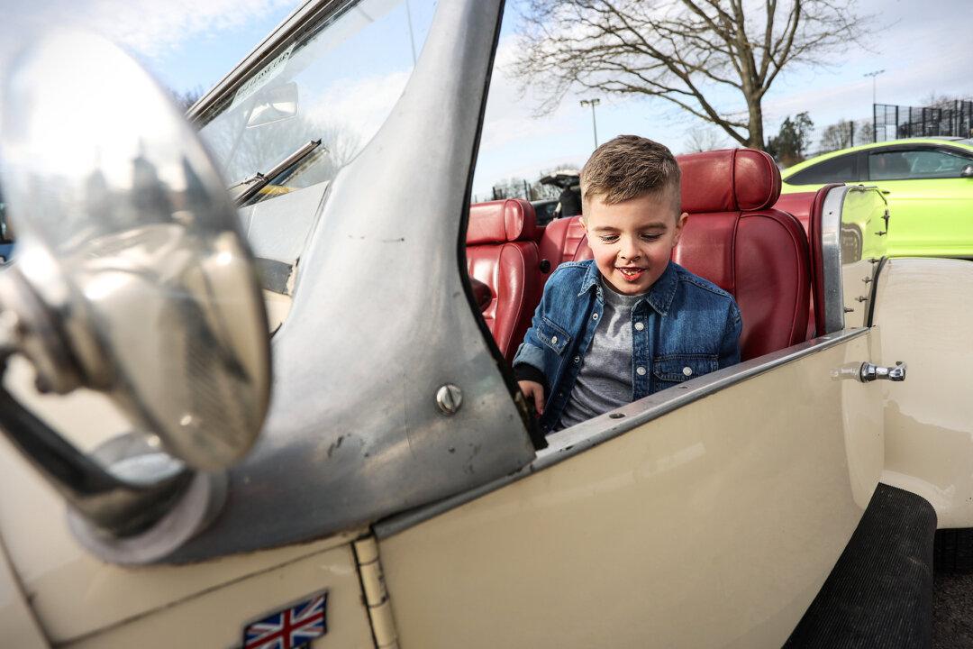 Over 100 Classic, Sports Car Enthusiasts Show for Autistic 7-Year-Old’s Birthday—After Mom’s Plea on Social Media