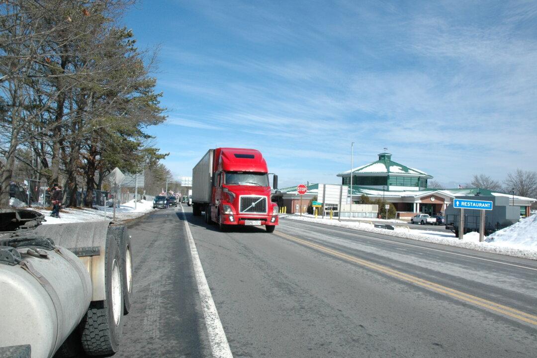 New England Truckers Hit the Road to Join the National Convoy