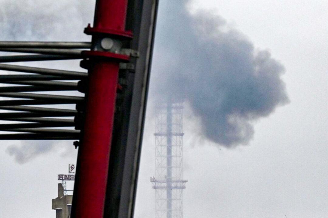 5 Dead After Kyiv Hit With Missiles Following Russian Evacuation Warning