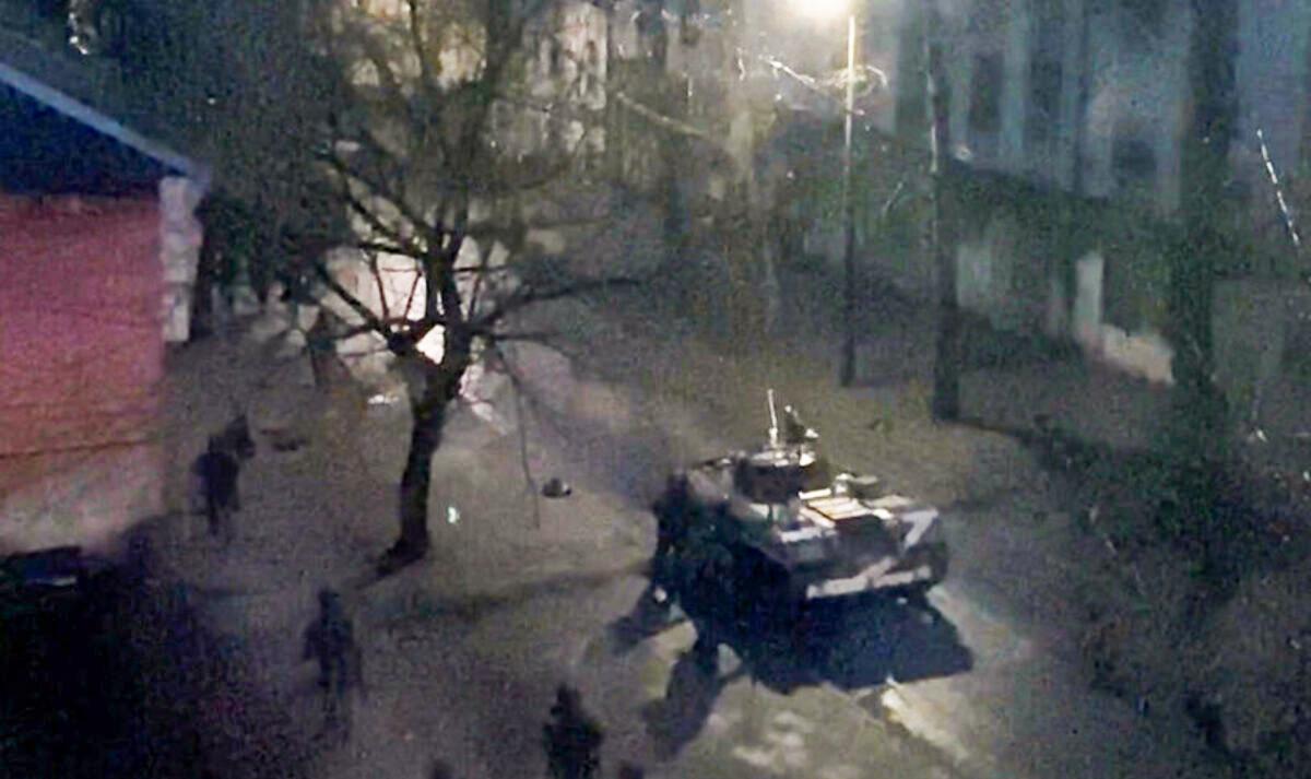 Ukrainians Protest Occupation in Kherson, Confront Russian Soldiers