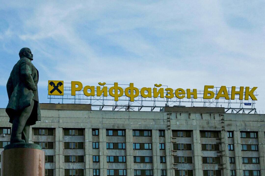 European Bank Shares Halt Slide, Russia’s Sberbank Exits Europe