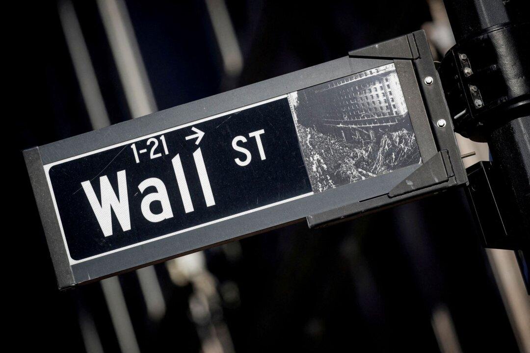 Wall Street Opens Higher on Banks, Megacap Boost