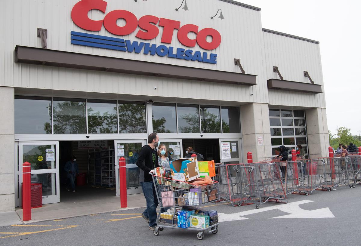 Costco CEO: A Lot of People Are Experiencing a Recession Right Now and ‘Just Trying to Survive’