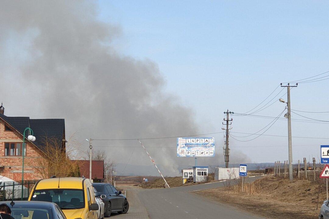 Chinese Citizens Forced to Flee Ukraine by Themselves After Beijing Pulls Evacuation Plan