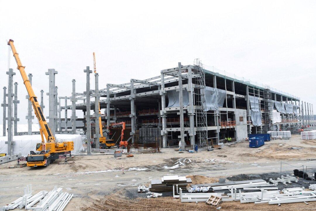 Tesla to Win Approval for $5.5 Billion Berlin Gigafactory on Friday