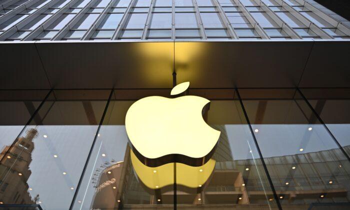 Russian Users Sue Apple After Payment Service Pulled: Lawyers