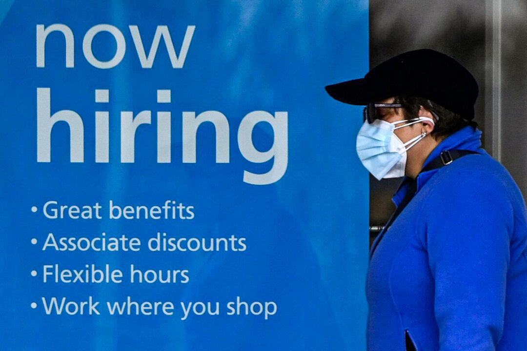 US Job Growth Beats Expectations in February, Unemployment Falls
