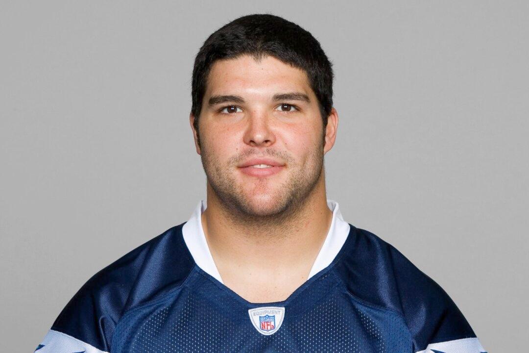 Former NFL Offensive Lineman Shane Olivea Dead at 40