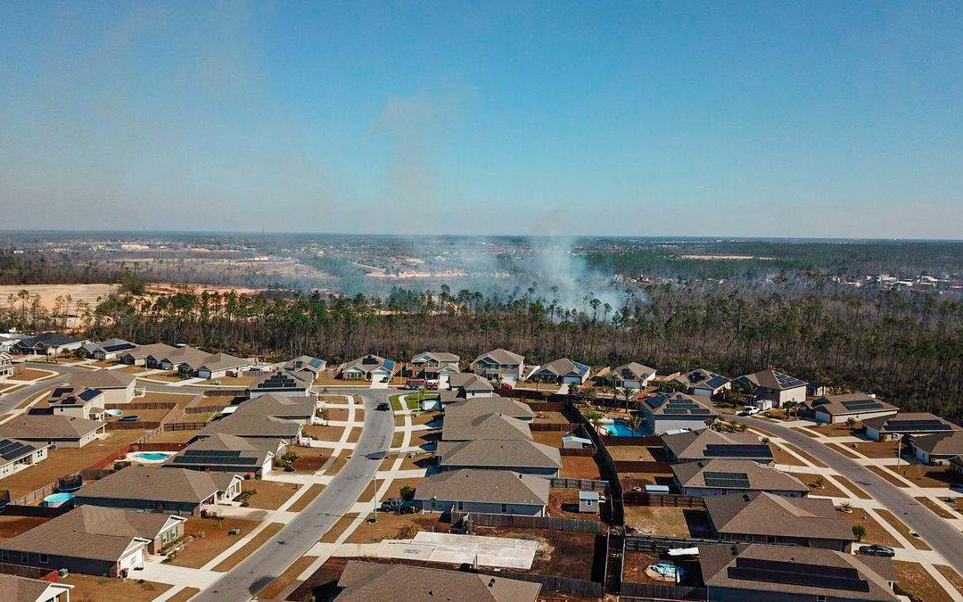 1,100 Homes Evacuated as Firefighters Battle Florida Fires