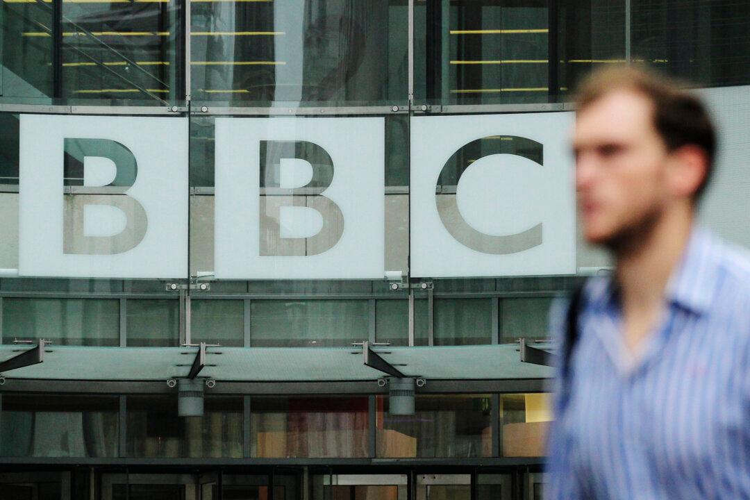 Global News Media on Defensive After Putin Signs ‘Fake News’ Law