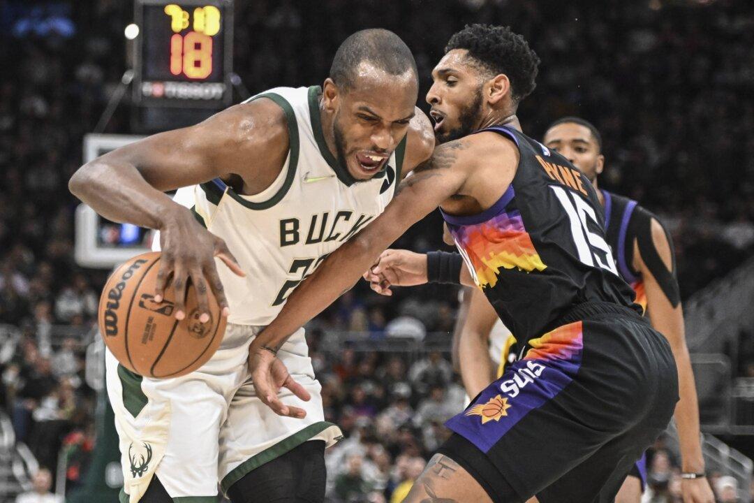NBA Roundup: Khris Middleton Nets 44 as Bucks Defeat Suns