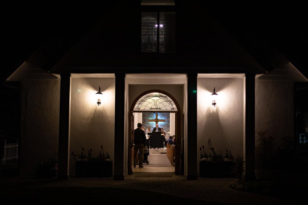 Russian and Ukrainian Americans Pray for Peace During the Conflict
