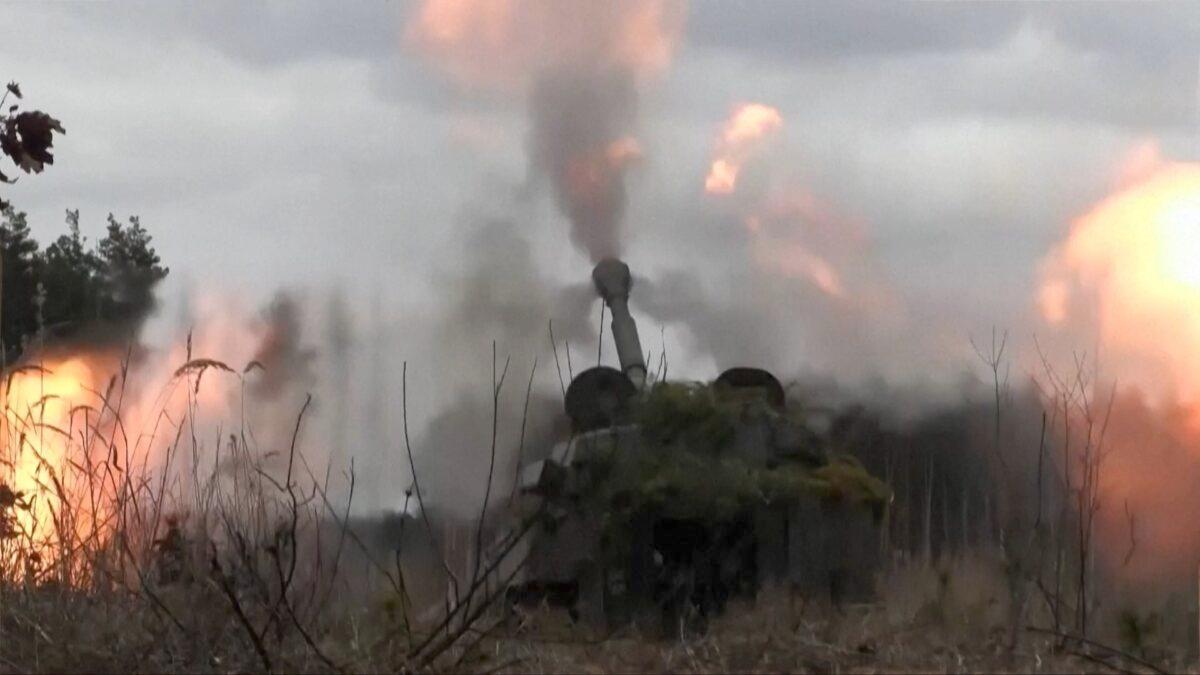 Ukrainian artillery unit firing at a Russian position near Kyiv, Ukraine, on March 6, 2022. (Radio Free Europe- Radio Liberty/Screenshot via The Epoch Times)