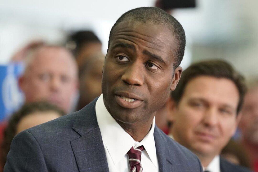 Florida to Become First State to Recommend Against COVID-19 Vaccines for Healthy Children