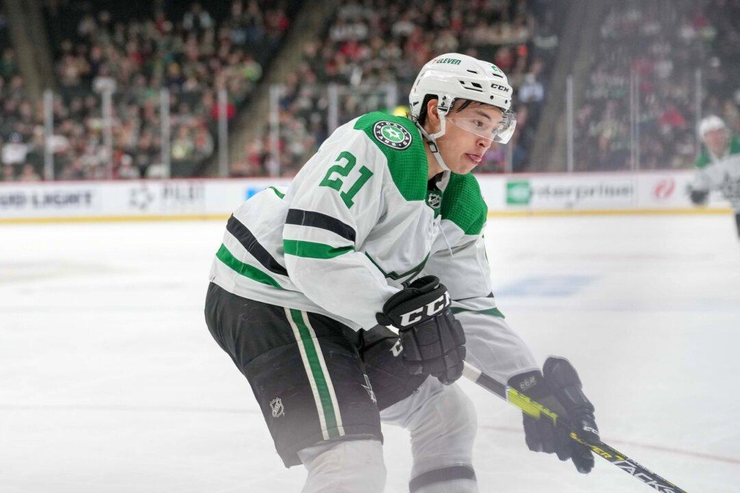 NHL Roundup: Jason Roberton’s Second Straight Hat Trick Boosts Stars