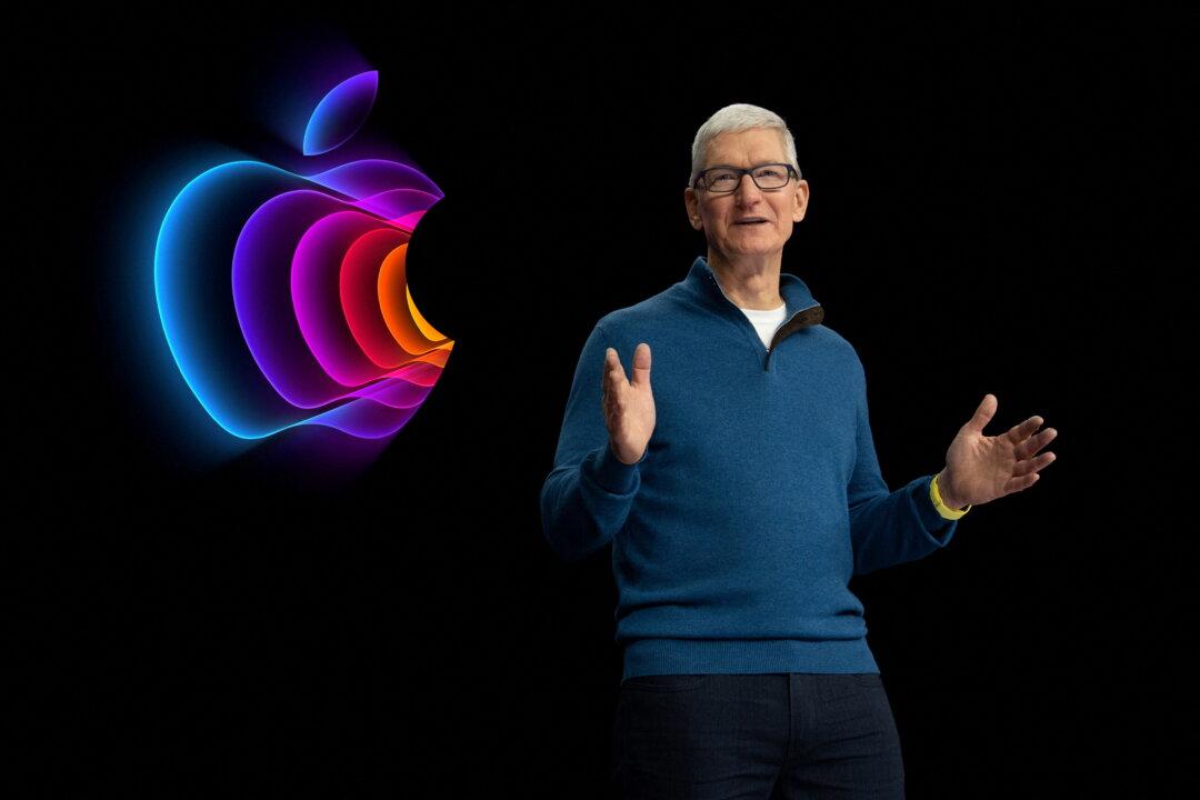 Apple CEO Tim Cook Accepts 40 Percent Pay Cut