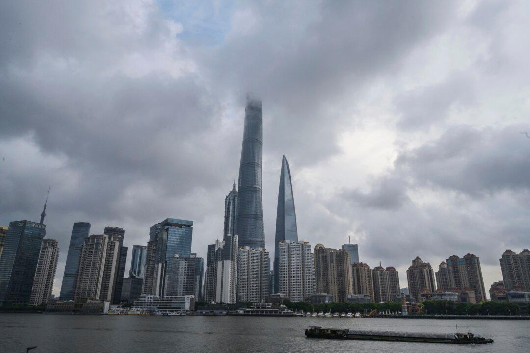 COVID-19 Spike in Shanghai Causes Hospitals to Suspend Services, Lockdown of Major Universities
