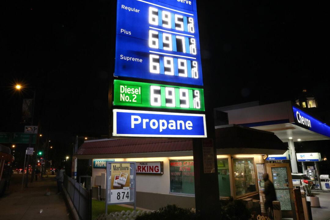 Gas Prices Break Record Again, up 15 Percent in Weekly Growth