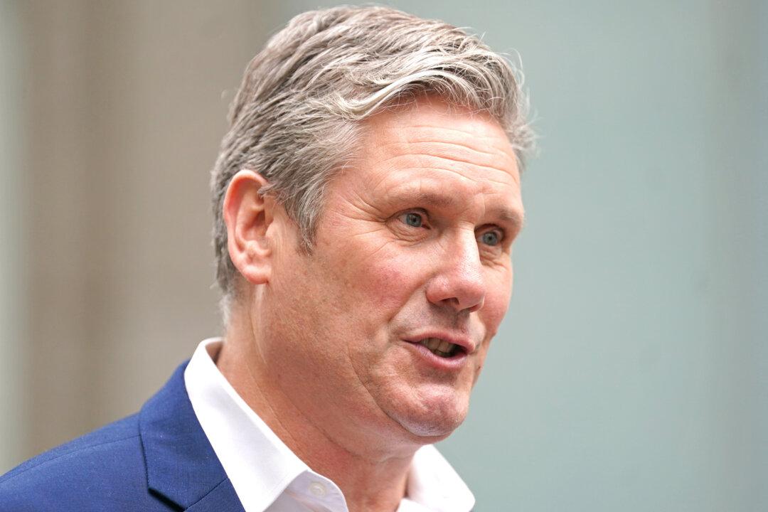 UK Labour Leader Faces New ‘Beergate’ Criticism Following Leaked Memo