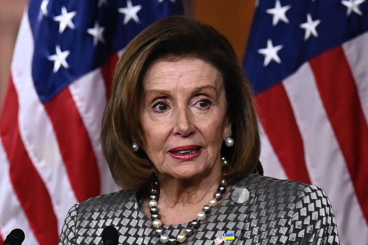 Pelosi Praises Biden’s Ban on Russian Oil