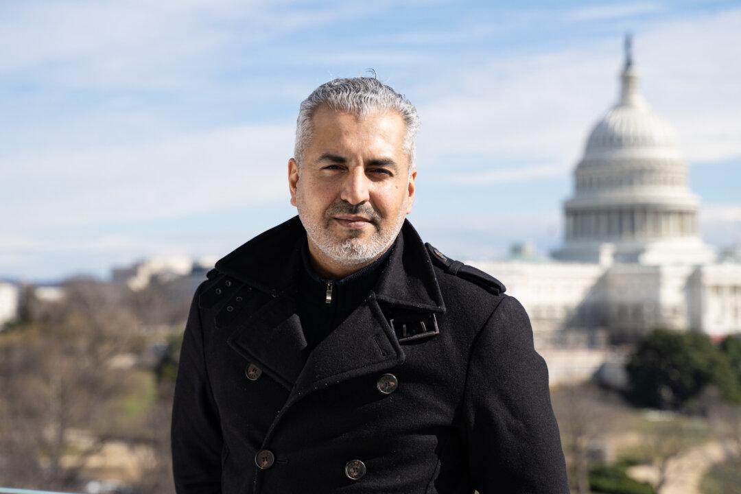 Former Islamic Extremist: Elites Using Radicalization Techniques on Population