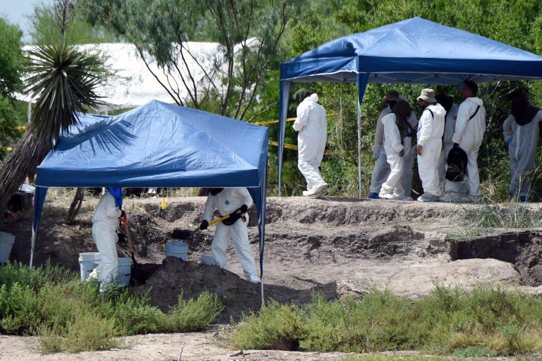 Mexico Finds 11 Bodies in Clandestine Pits Near US Border
