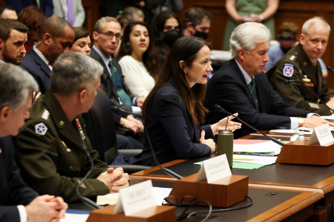 US Intelligence Chief Issues Warning About TikTok