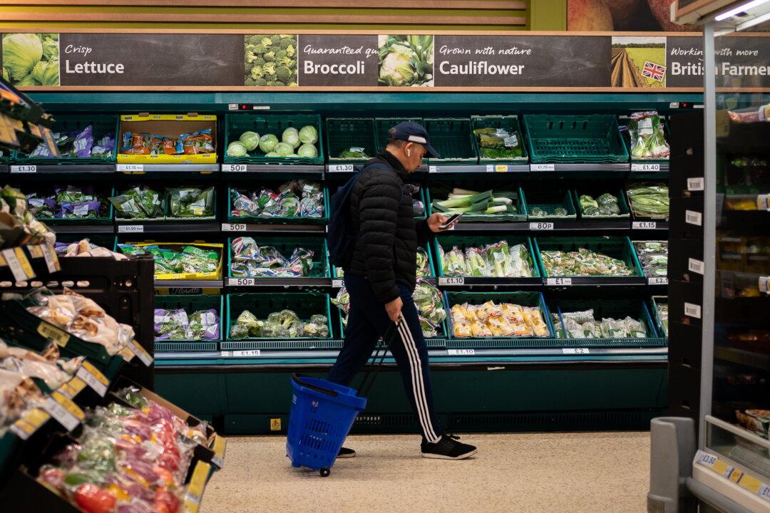 UK Inflation Surges to 6.2 Percent, Highest for 30 Years