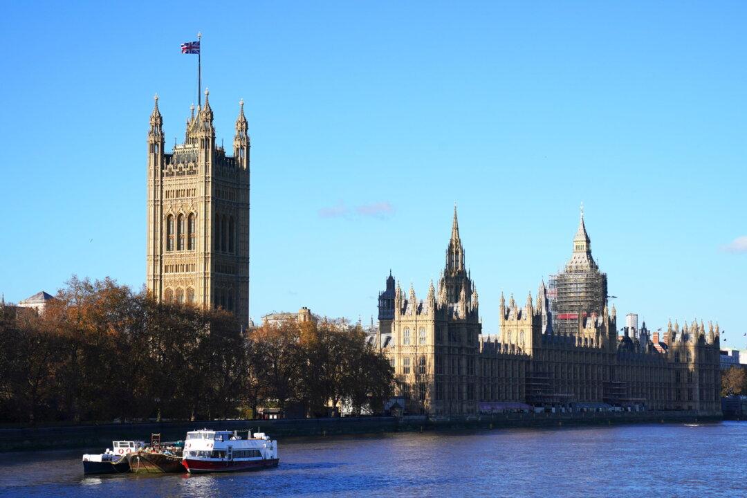 MP Says UK Asylum Seeker Suspected of Raping Boy Skipped Bail and Vanished