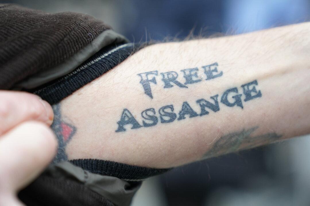 Assange Supporters Call for Release Ahead of US Talks