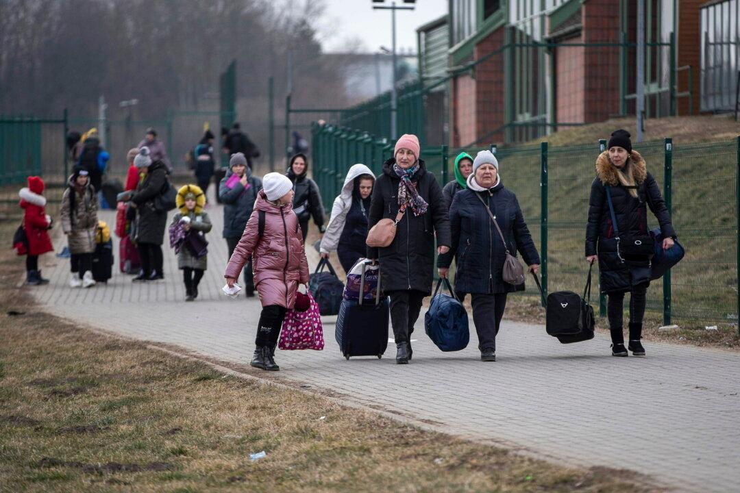 Chinese Students Left Behind in Ukraine Refute Chinese Regime’s Complete Evacuation Claim