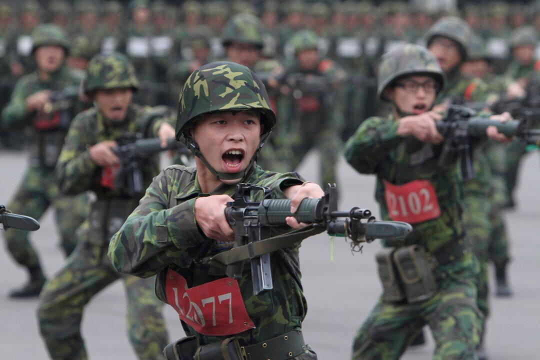 Taiwan Considers Extending 4-month Military Conscription