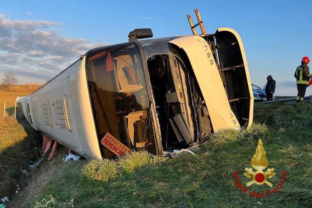 Bus Full of Ukrainian Refugees Overturns in Italy; One Woman Dead