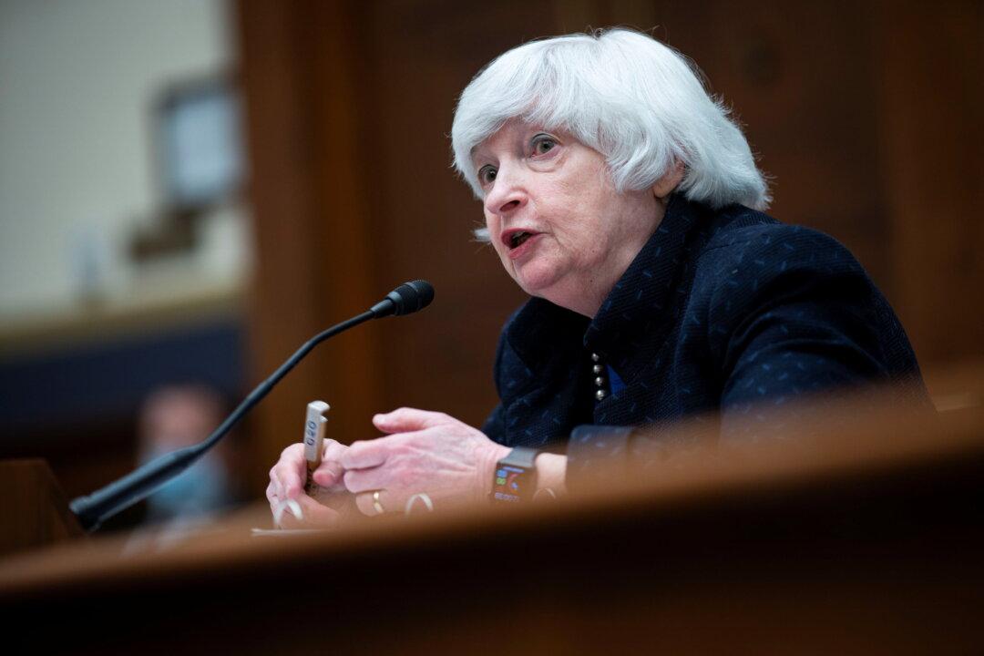 Yellen Says Treasury to Curb Wealth of Russian Oligarchs Over Ukraine War