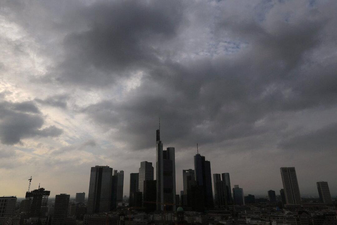 European Bank Stocks Slide as More Firms Cut Russia Ties